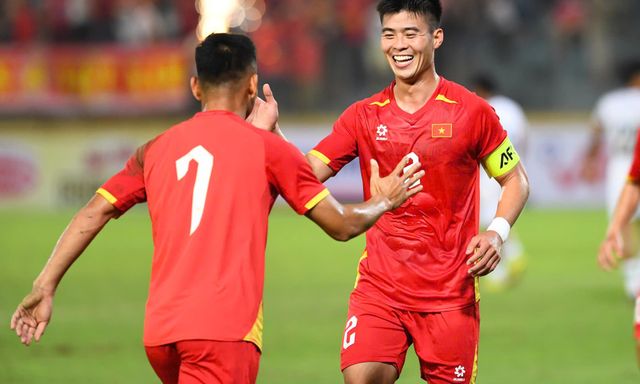 Báo Bangladesh thán phục, khen ngợi cách tuyển Việt Nam khóa chặt ngôi sao từng đá Ngoại hạng Anh