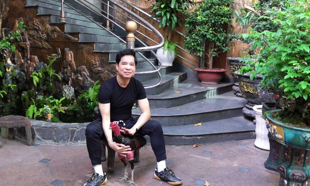 Cuộc sống viên mãn của “ông hoàng nhạc sến” sau khi tuyên bố cả đời không lấy vợ