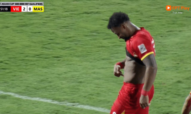 Phá lưới Malaysia, Nguyễn Xuân Son khoe cơ bụng 6 múi, đáp trả cực gắt tin đồn 