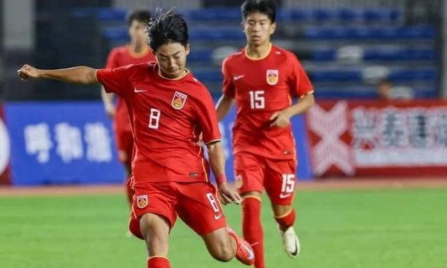 Tuyển Trung Quốc thảm bại khi đối đầu Pháp, gặp khó trước đại chiến Brazil