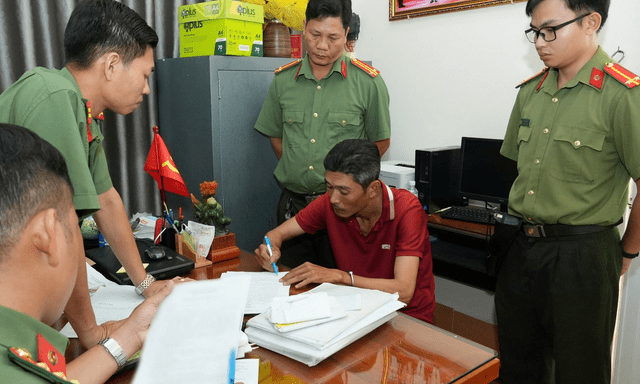 Thi hành lệnh bắt tạm giam Đặng Thanh Hùng sinh năm 1985