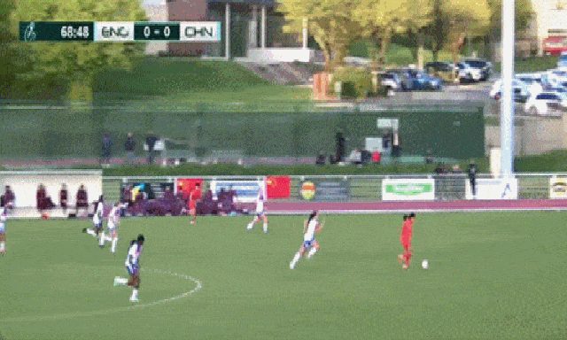 Tuyển Trung Quốc gây ngỡ ngàng khi hạ gục cả tuyển Anh lẫn Pháp