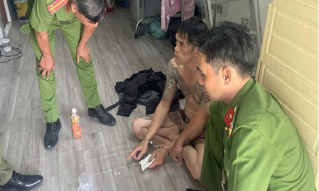 Ập vào phòng trọ, bắt đối tượng tàng trữ ma túy đá