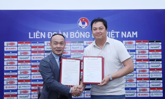 Huyền thoại bóng đá Hàn Quốc chốt hợp đồng với đội tuyển Việt Nam