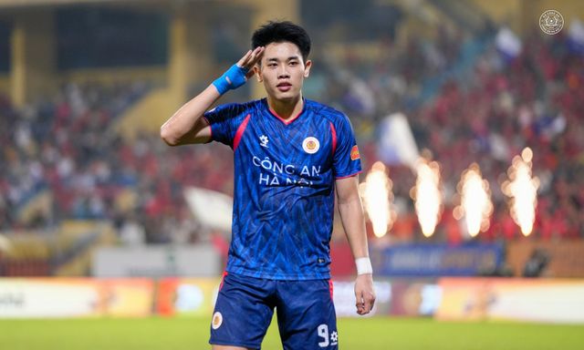 Vừa “mở tài khoản” bàn thắng, Đình Bắc nhận ngay nhiệm vụ đặc biệt từ HLV Kim Sang-sik?