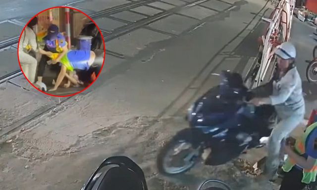 Cố vượt rào chắn tàu, người phụ nữ còn lao vào hành hung nhân viên đường sắt: Công an vào cuộc