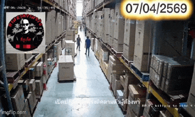 Người đàn ông rút súng bắn đồng nghiệp trong nhà kho, camera an ninh ghi lại cảnh tượng kinh hoàng