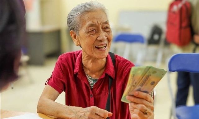 Từ 1/7/2026, lương hưu có thể được tăng theo 2 bước: Ai là người hưởng lợi?