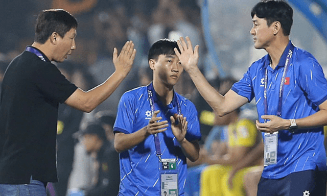 Chia tay tuyển Việt Nam, trợ lý cũ của HLV Kim Sang-sik sang cầm quân tại Thái Lan