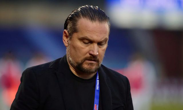 CLB V.League đề xuất “ưu ái” lạ lùng cho HLV châu Âu, VPF thẳng thừng từ chối!