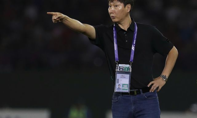 Thay vì Đình Bắc, HLV Kim Sang-sik nên gọi 3 “lão tướng” U40 dìu dắt U23 Việt Nam dự giải châu Á?