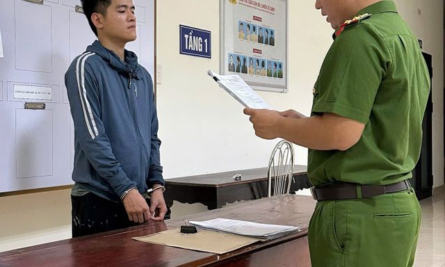 Thi hành lệnh bắt tạm giam Phan Gia Huy sinh năm 1998