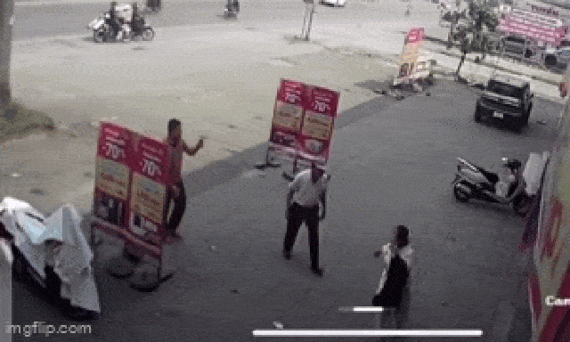 Danh tính tài xế taxi dùng gạch tấn công khách, cam kết một điều 