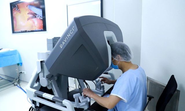 Vị bác sĩ đưa phẫu thuật robot lên tầm mới: Bóc tách khối u trong 1h, bệnh nhân phục hồi sau 24h