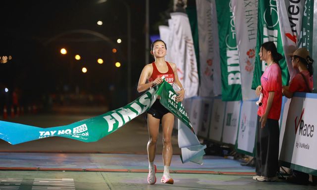Nguyễn Thị Oanh và Nguyễn Trung Cường tỏa sáng, 10.000 runner thắp bùng “Hào khí Thăng Long” tại Tay Ho Half Marathon 2026
