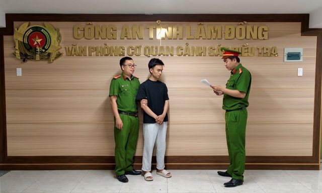 Bắt khẩn cấp, khám xét nơi ở của nhân viên ngân hàng Ngô Anh Tuấn SN 1999