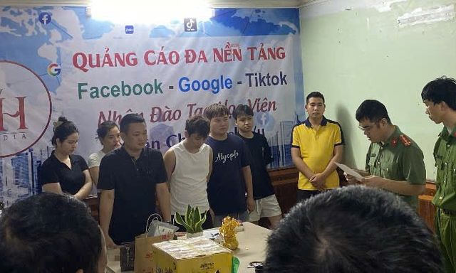 Khám xét khẩn cấp 2 địa điểm, bắt chủ phòng khám đông y online Nguyễn Văn Hải SN 1991