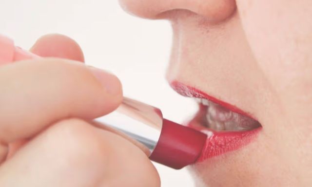 Xúc động lý do người phụ nữ tô son đến phút cuối đời