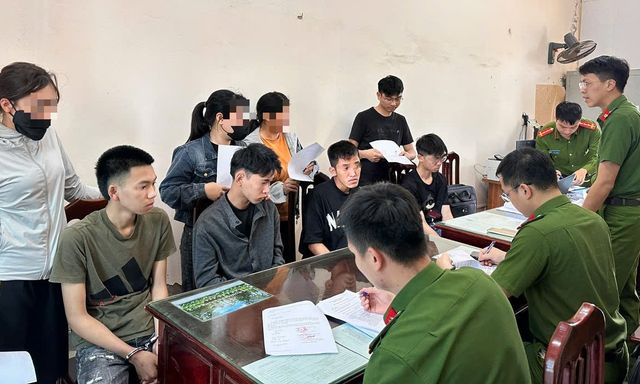 Ninh Bình: Bắt tạm giam nhóm thanh niên dùng chai, gạch, hung khí 