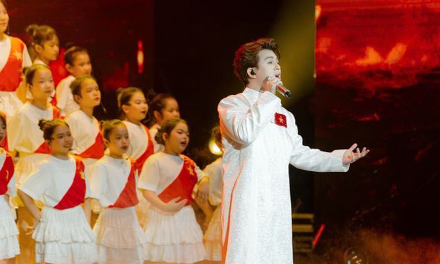 Quang Anh lần đầu hát tại giải Cống hiến, hồi hộp khi biết có Nguyễn Hùng dưới khán đài