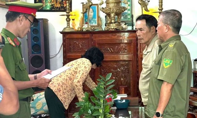 Thi hành lệnh bắt tạm giam, khám xét nơi ở của người đàn ông xây gần 50 căn nhà trên đất người khác