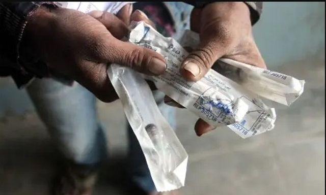 Vụ hàng trăm trẻ em nhiễm HIV và nghi vấn gây sốc trong bệnh viện công ở Pakistan: Thứ này có bị dùng lại?