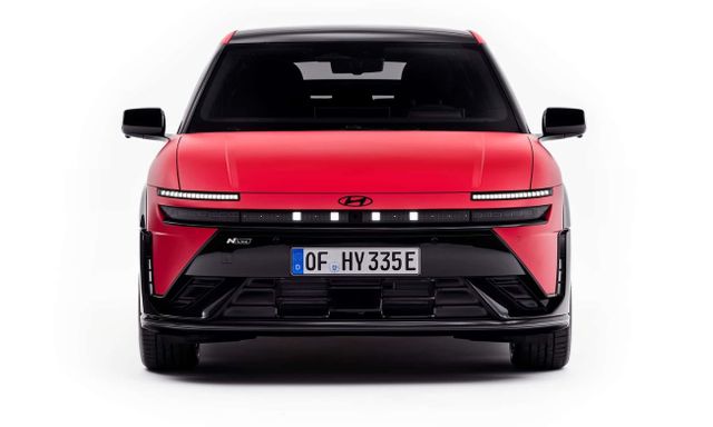 Hyundai ra mắt xe điện cỡ nhỏ mới, đi gần 500 km/sạc