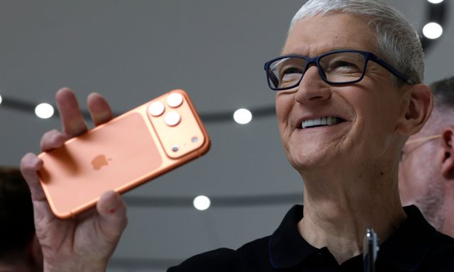 Tim Cook rời vị trí CEO Apple, ai sẽ dẫn dắt “Táo khuyết” từ tháng 9?