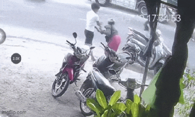 Đã tìm được nam thanh niên dùng dép đánh tới tấp một phụ nữ trên đường gây bức xúc