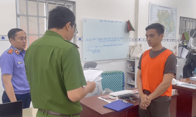 Ra lệnh bắt tạm giam TikToker Nguyễn Văn Dũng SN 1993