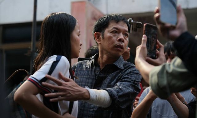 Thái Hòa gây sốc khi không chịu trả lại tiền lừa đảo từ thiện trong phim Anh Hùng