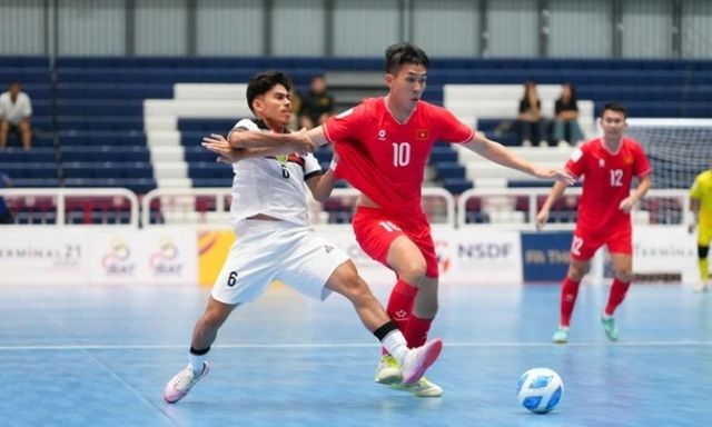 HLV Indonesia hành động bất ngờ sau trận thắng ĐT Việt Nam ở bán kết AFF Cup