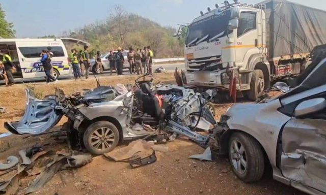 Xe tải gây tai nạn liên hoàn khiến 1 cặp vợ chồng tử vong, hình ảnh con gái 3 tuổi bơ vơ gây xót xa