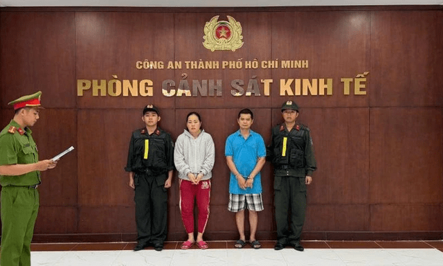 Thi hành lệnh bắt tạm giam vợ chồng chủ xưởng mì tươi Nguyễn Thị Mỹ Phụng SN 1982