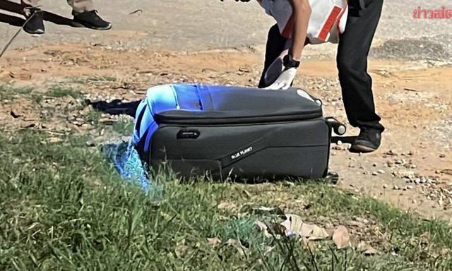 Phát hiện chiếc vali lạ trước cổng trường học, cảnh sát lập tức mở ra: Ai nấy kinh ngạc với thứ bên trong