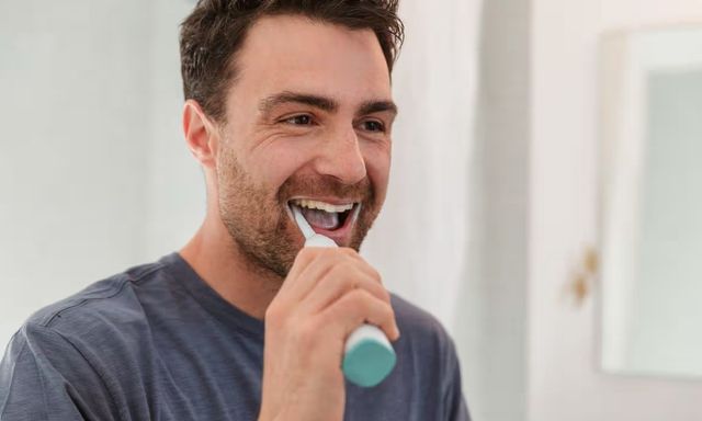 Bác sĩ nói thẳng: Rất nhiều người đánh răng sai thời điểm mà không biết