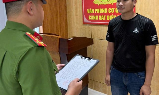 Thi hành bắt tạm giam chủ xe ô tô Ford Lương Thành Lập 