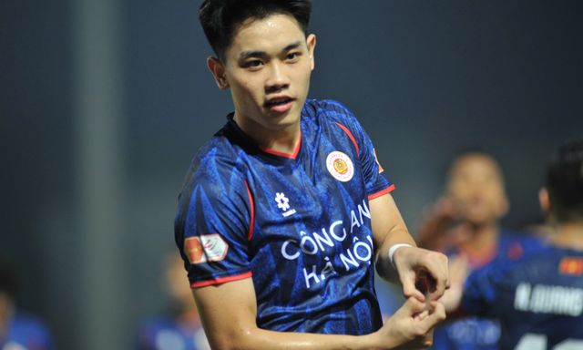 Đình Bắc ghi bàn 5 trận liên tiếp, đưa CLB CAHN tiến gần đến chức vô địch V.League
