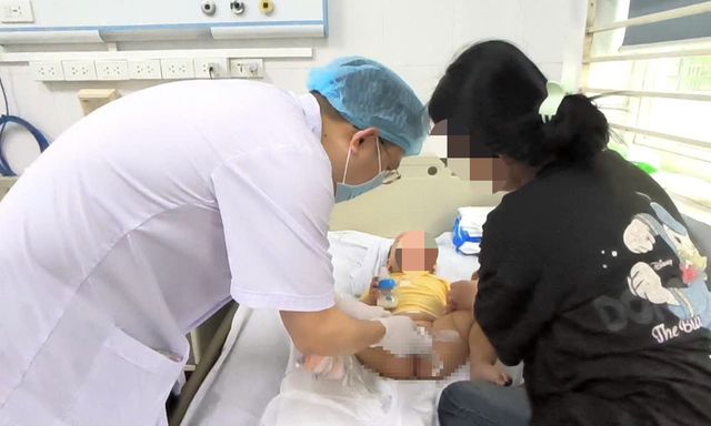 Bé 13 tháng tuổi phát hiện ung thư tinh hoàn: Bác sĩ khuyến cáo