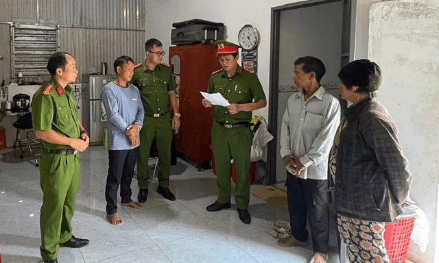 Thi hành lệnh khám xét khẩn cấp nơi ở, bắt tạm giam Trần Ánh Ngọc 49 tuổi