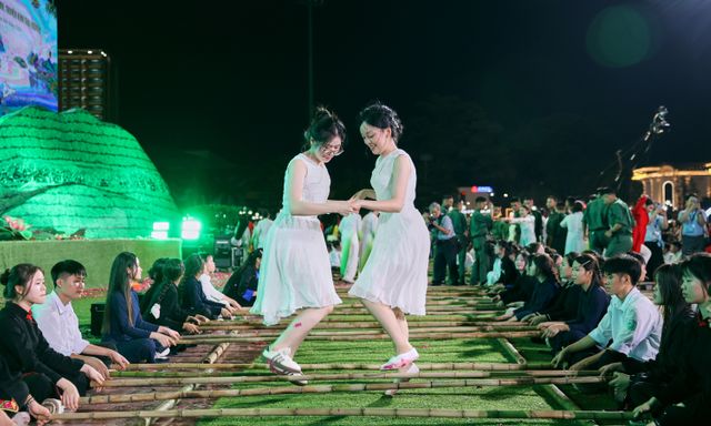 Dàn ca sĩ hàng đầu Việt Nam đổ bộ về Thái Nguyên, thêm 1 kỷ lục Việt Nam chính thức được xác lập