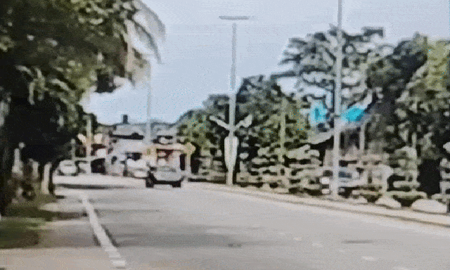 Ô tô con mất lái đâm vào cột đèn khiến thanh niên 18 tuổi ngồi trên xe tải tử vong ngay tại chỗ