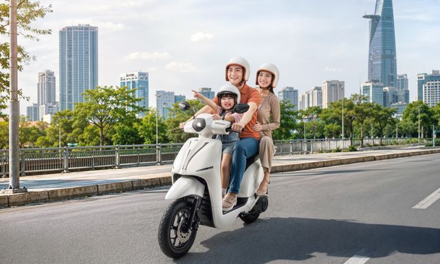 Hãng có xe máy điện “đi xa nhất VN” ra mắt xe mới: Cốp to gấp rưỡi LEAD, chạy 200km/sạc