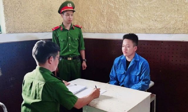 Thi hành lệnh bắt tạm giam chủ tiệm cầm đồ Đặng Quốc Thanh SN 2001