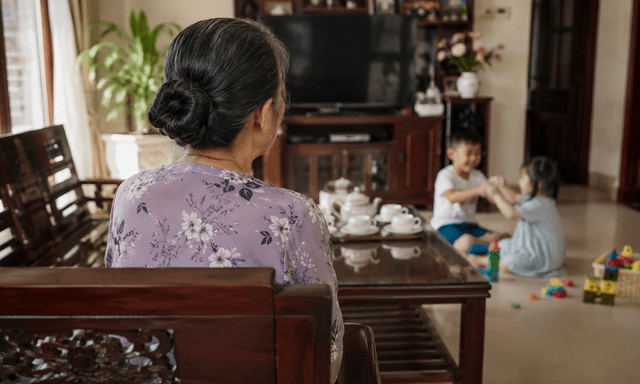 Mẹ muốn tái hôn với người kém 20 tuổi, các con phản đối vì một câu nói liên quan tới tài sản