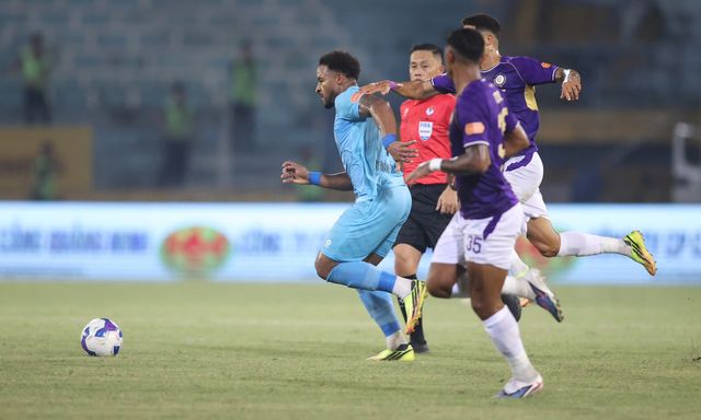 Trời quá nóng, V.League phải áp dụng quy định từng được FIFA đưa vào World Cup để bảo vệ cầu thủ