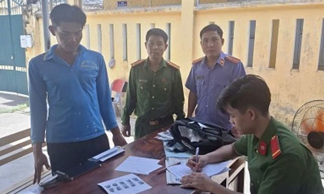 Ra lệnh bắt tạm giam nhân viên cây xăng Nguyễn Văn Mến SN 1988