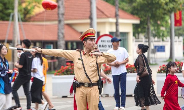 Công an Hà Nội thông báo đến tất cả người tham gia giao thông từ 7h30 ngày 7/6
