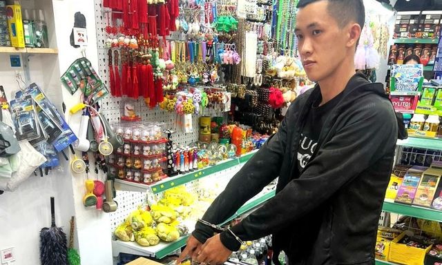 Bắt giữ cựu nhân viên siêu thị mini Trần Đức Huy, 26 tuổi