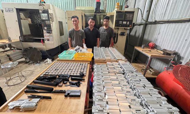 60 CBCS đồng loạt khám xét khẩn cấp 2 địa điểm, triệu tập Nguyễn Thị Quỳnh Như và nhiều người